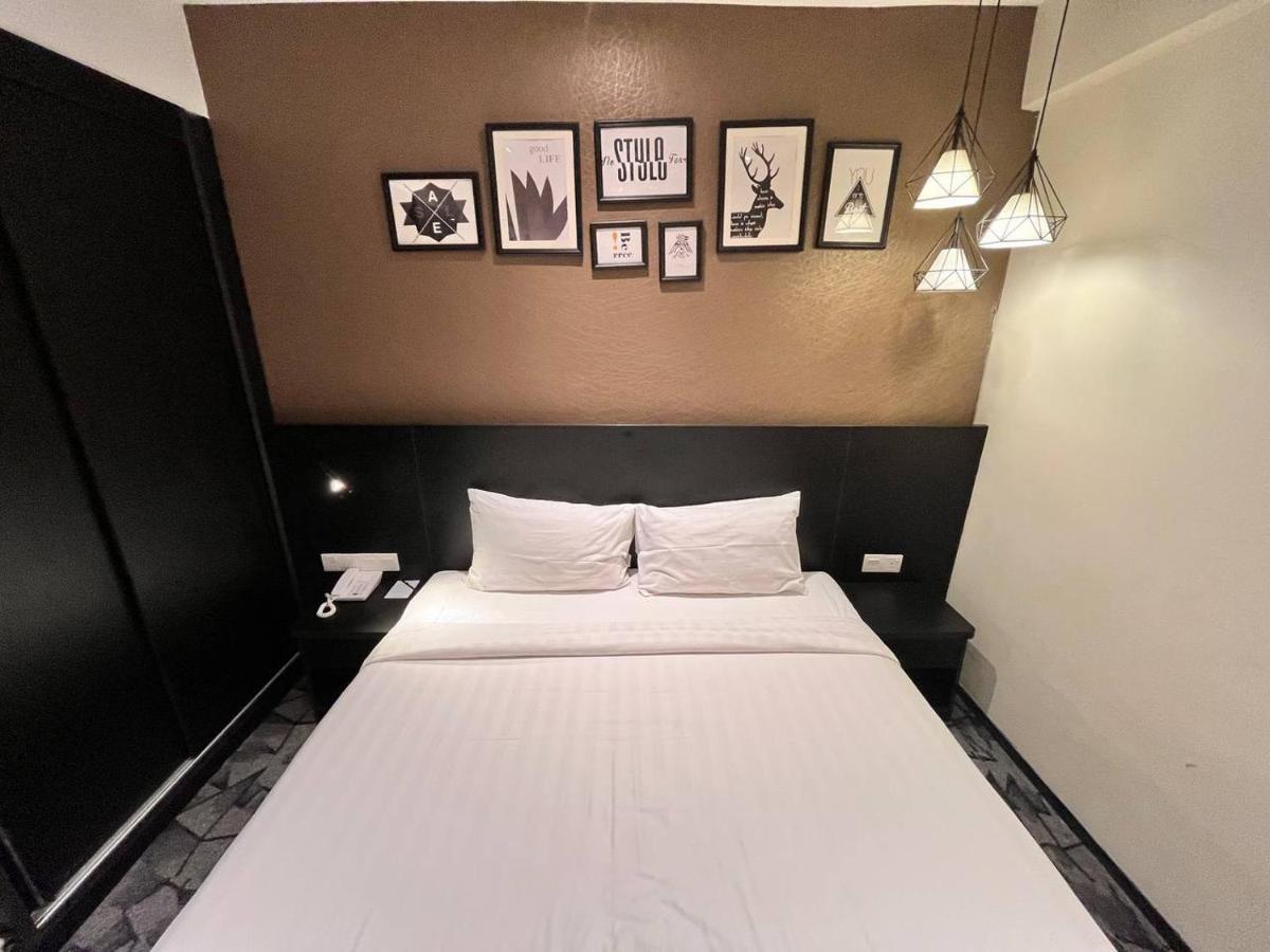 Superior King Room No Window